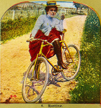 Figura 4: Imagen de una tarjeta estereóptica que muestra una mujer fumando cerca de 1900. 