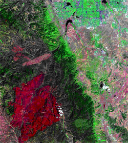 Figura 7: La imagen satélite Landsat del incendio Hayman de Julio del 2002, en el centro de Colorado. 