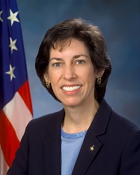 Figura 1: Dr. Ellen Ochoa, una física y astronauta veterana, actualmente sirve como al Directora del Centro Espacial Johnson de NASA.