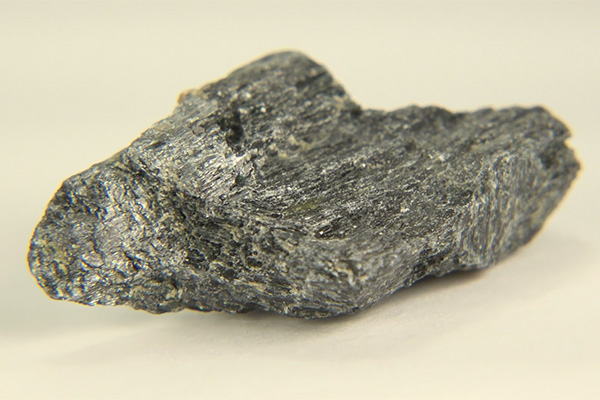 Figure 4b: Individual hornblende crystals where the characteristic cleavage can be seen.

