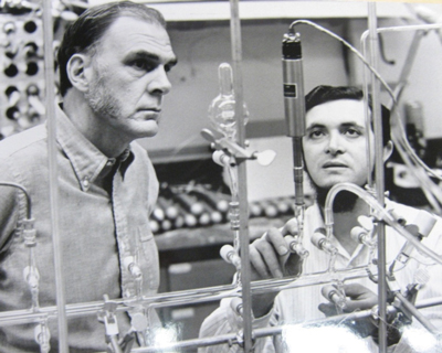 Figure 3: Rowland (l) and Molina (r) in Rowland’s lab at UC Irvine in the mid-1970s.  The photograph is from the F. Sherwood Rowland Papers at the UC Irvine Archives.