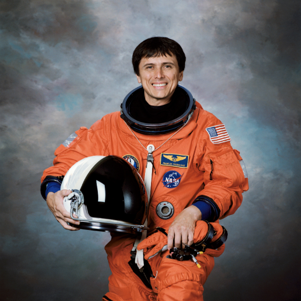 Figura 1: Franklin Ramón Chang Díaz desde misión de Transbordador STS-111 (1997).